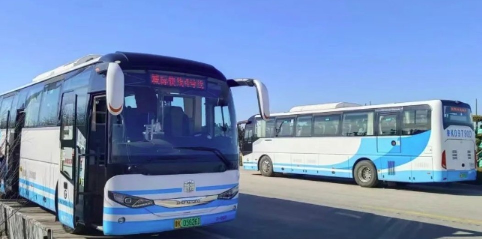 乘坐城際4號(hào)線(xiàn)，打卡布魯維斯、那香海、海草部落，連線(xiàn)貓頭山、火炬八街。