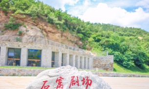 小鎮(zhèn)村石窩劇場(chǎng)上演&ldquo;新劇